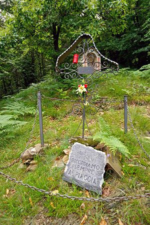 foto, monumento ai caduti dell'Alpe Piaggia
