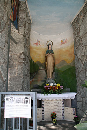 foto, cappelletta dedicata ai caduti della 2a guerra mondiale di Corso Milano